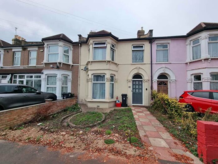3 Bedroom Terraced House For Sale In Pembroke Road, Ilford, IG3