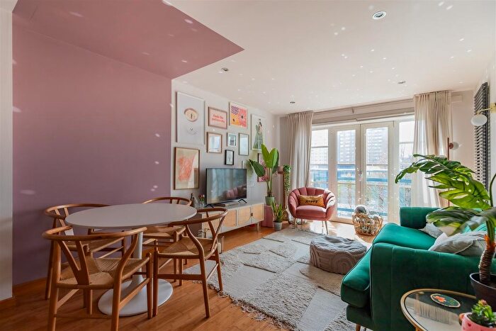 2 Bedroom Flat For Sale In Magretian Place, Cardiff Bay, CF10