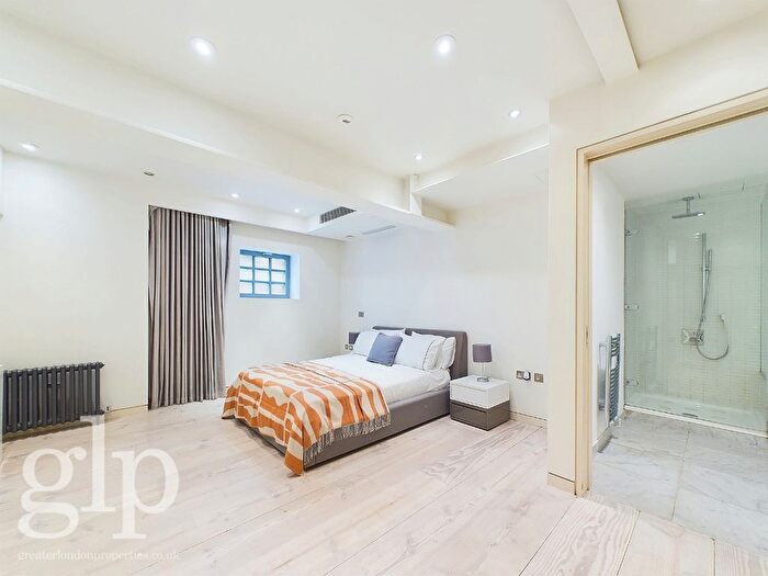 3 Bedroom Flat To Rent In Marshall Street, London, W1F