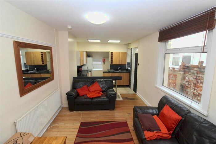 5 Bedroom Property To Rent In Tewkesbury Street, Cathays, Cardiff, CF24