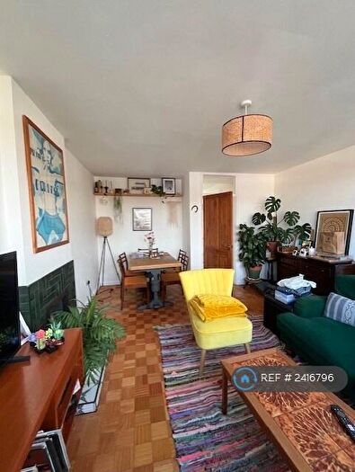 2 Bedroom Flat To Rent In Green Lanes, London, N21