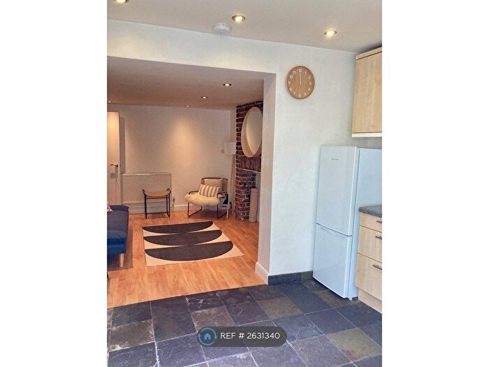 2 Bedroom Flat To Rent In Rosehill Close, Brighton, BN1