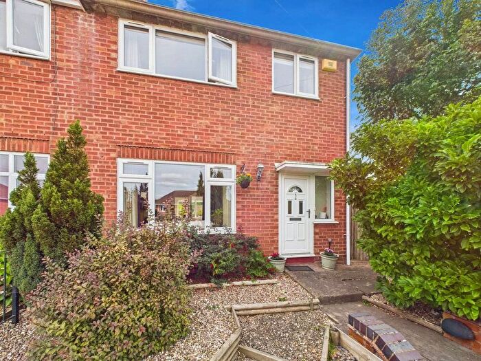 3 Bedroom Semi-Detached House For Sale In Newtown Road, Worcester, Worcestershire, WR5