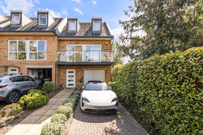 4 Bedroom House To Rent In Salisbury Road, Worcester Park, KT4