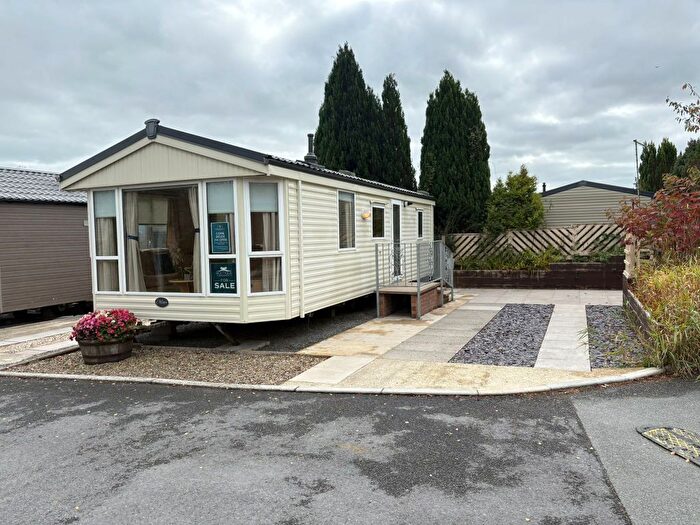 2 Bedroom Mobile/park Home For Sale In Cenarth, Newcastle Emlyn, SA38