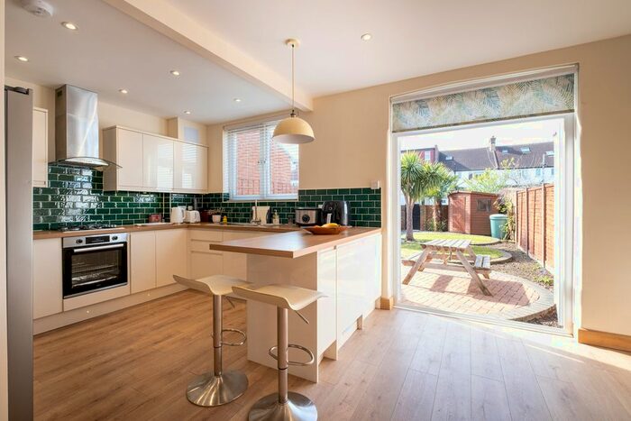 3 Bedroom Terraced House To Rent In Gracefield Gardens, London, SW16