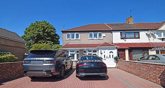 4 Bedroom Semi-Detached House To Rent In Grove Crescent, Hanworth, TW13