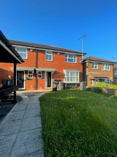 Semi-Detached House To Rent In Whitwell Close, Luton, Bedfordshire, LU3