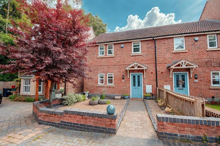 3 Bedroom End Of Terrace House For Sale In Hollyhurst Court, Riddings, Alfreton, DE55