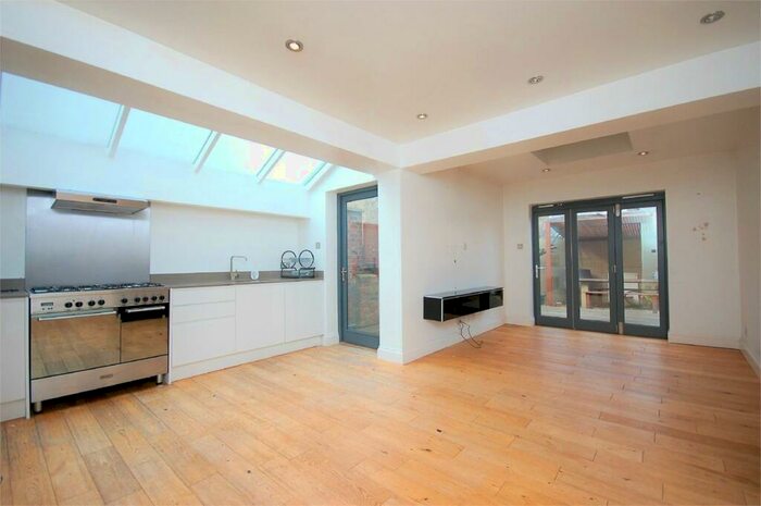 2 Bedroom Flat To Rent In Crownhill Road, London, Harlesden, NW10