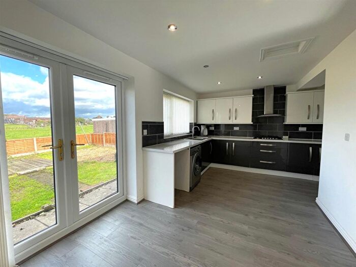 3 Bedroom Semi Detached House To Rent In Manchester Road, Westhoughton, Bolton, BL5