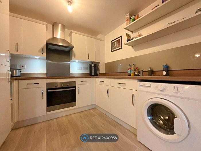 2 Bedroom Flat To Rent In Micklewait Avenue, Crigglestone, Wakefield, WF4