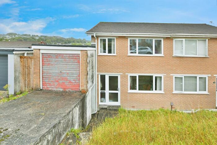 4 Bedroom Semi-Detached House For Sale In Erlstoke Close, Plymouth, PL6