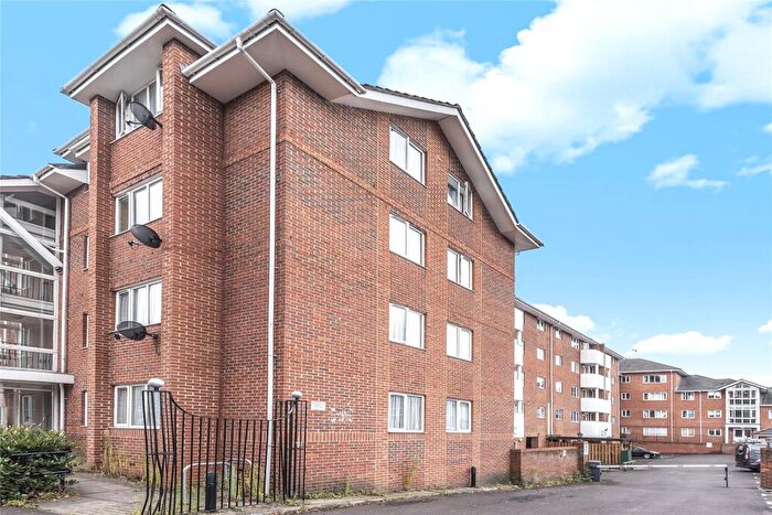 2 Bedroom Apartment To Rent In Kings Oak Court, Queens Road, Reading, Berkshire, RG1