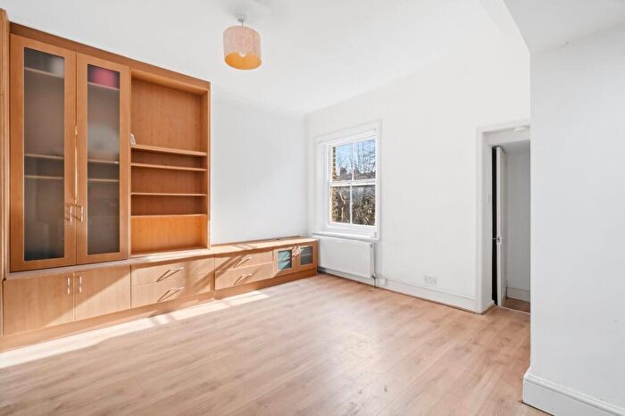 1 Bedroom Flat To Rent In Brondesbury Road, Brondesbury Park, NW6