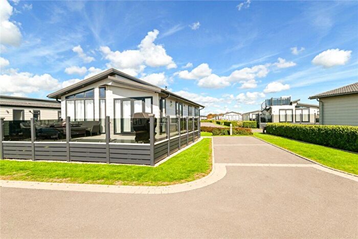 3 Bedroom Park Home For Sale In Clifftop View, Hoburne Naish Holiday Park, BH25