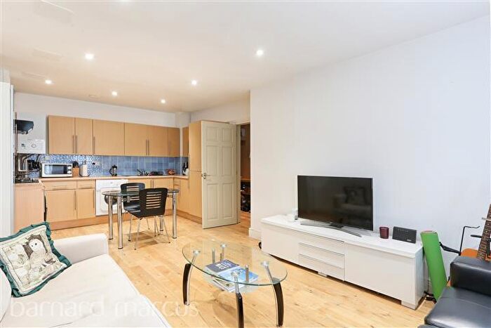 1 Bedroom Flat To Rent In Dryden Court, Renfrew Road, London, SE11
