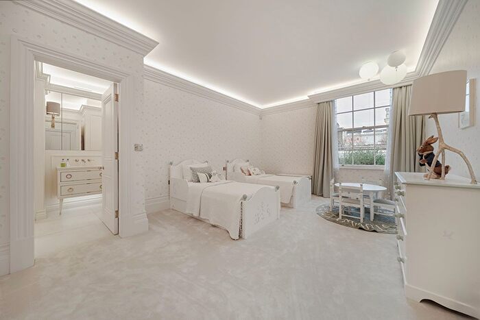 5 Bedroom Town House For Sale In Lowndes Place, London, SW1X - Photo 12