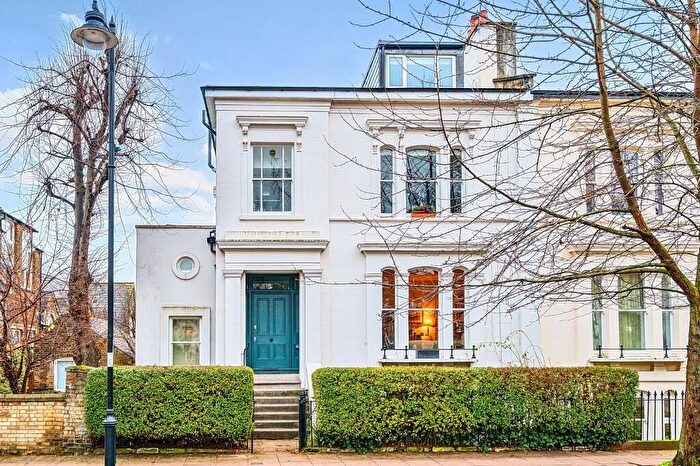 2 Bedroom Flat For Sale In Pemberton Gardens, London, N19