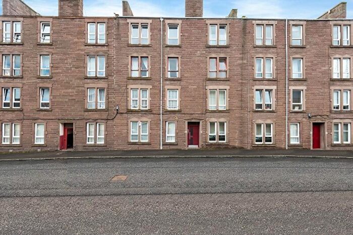 2 Bedroom Flat To Rent In Pitfour Street, Dundee, DD2