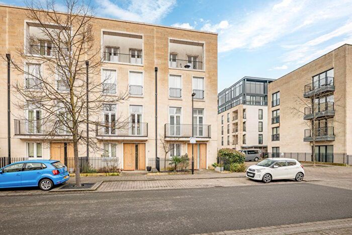 4 Bedroom Terraced House To Rent In Stothert Avenue, Bath, BA2