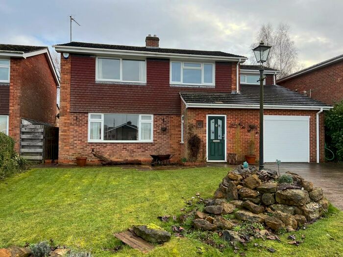 5 Bedroom Detached House To Rent In Browning Road, Banbury, Oxfordshire, OX16