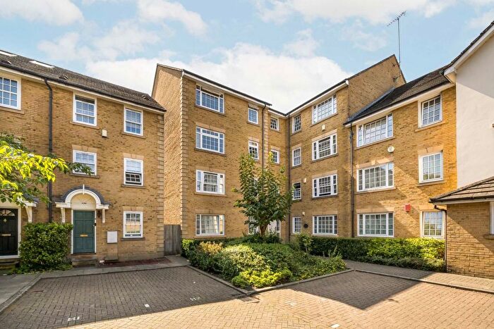 2 Bedroom Flat To Rent In Bedser Close, Vauxhall, SE11