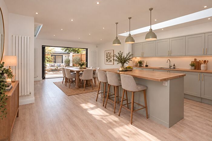2 Bedroom Flat For Sale In Kingston Road, Raynes Park, SW20