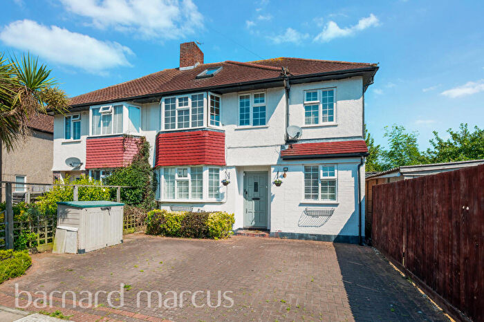 5 Bedroom House To Rent In Bargate Close, New Malden, KT3