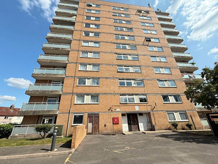 2 Bedroom Flat To Rent In Bonnington Tower, Turpington Lane, London, BR2
