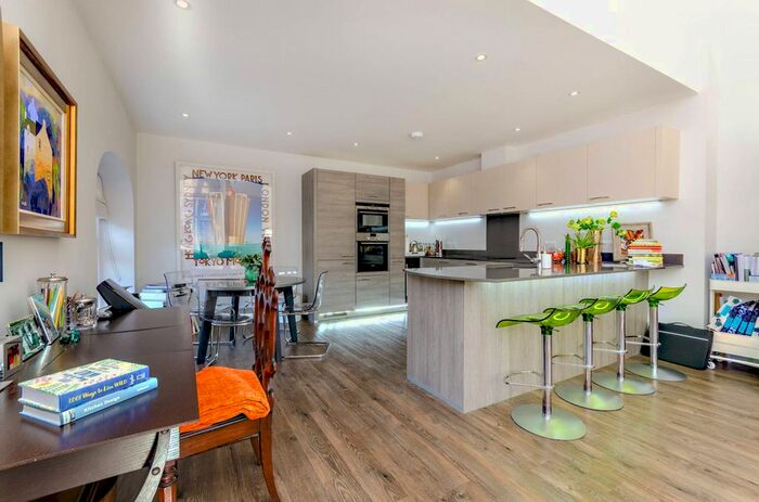 2 Bedroom Flat To Rent In Millmead Terrace, Guildford, GU2