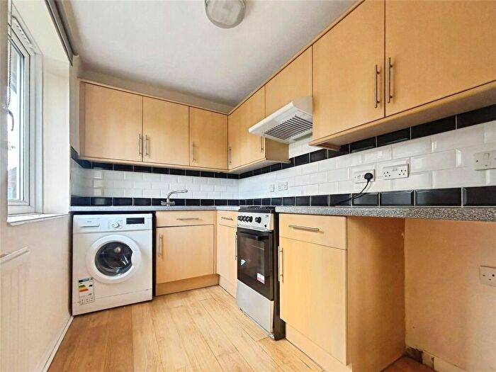 2 Bedroom Maisonette To Rent In Cranbrook Close, Gillingham, Kent, ME8