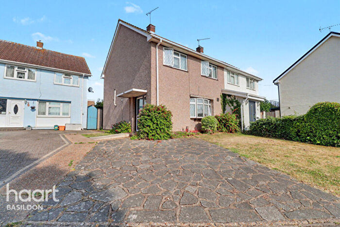 3 Bedroom Semi-Detached House For Sale In Claydon Crescent, Basildon, SS14