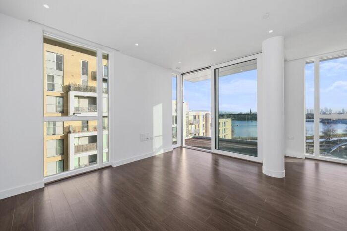 2 Bedroom Apartment To Rent In The Parkhouse, N4