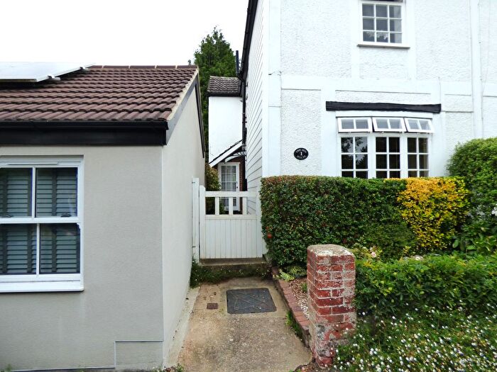 1 Bedroom End Of Terrace House To Rent In Church Walk, Leatherhead, KT22