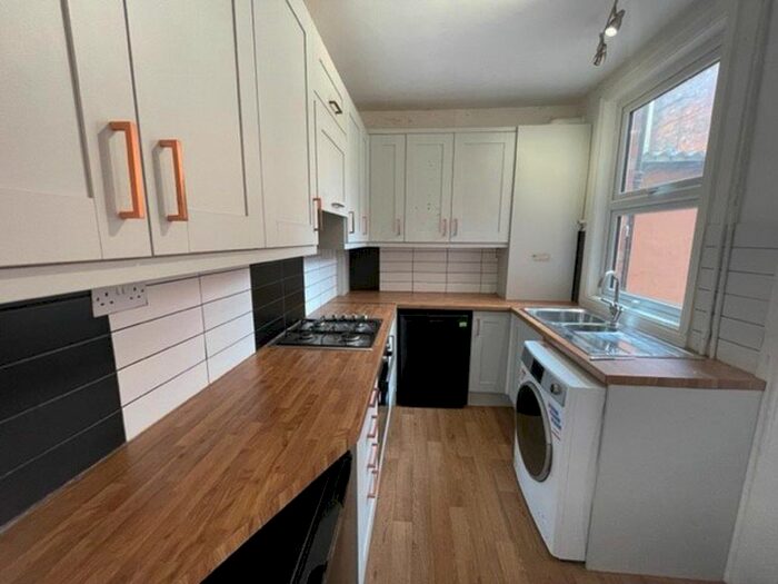 5 Bedroom Terraced House To Rent In Hartopp Road, Leicester, LE2