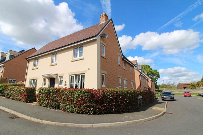 4 Bedroom Detached House For Sale In Ploughman Drive, Woodford Halse, Northamptonshire, NN11