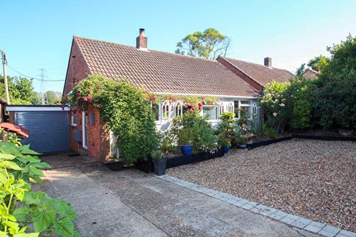 2 Bedroom Detached Bungalow For Sale In Westfield Lane, Etchinghill, CT18