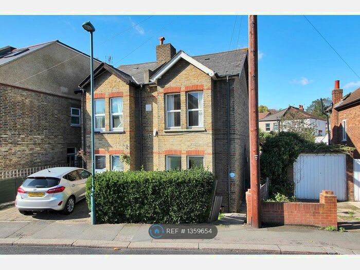 1 Bedroom Maisonette To Rent In Shorts Road, Carshalton, SM5