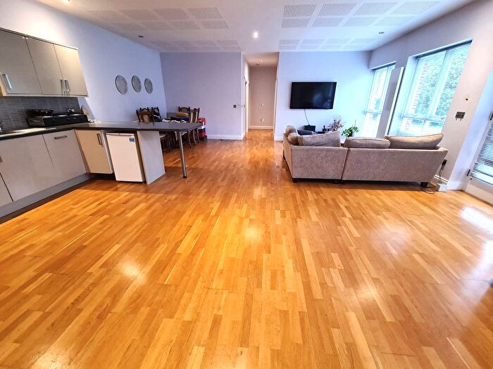 2 Bedroom Flat To Rent In Gibbet Hill Road, Coventry, West Midlands, CV4