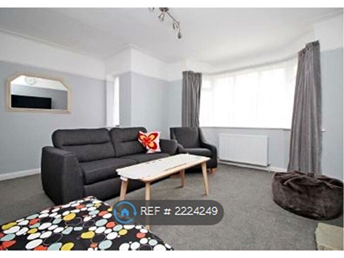 2 Bedroom Maisonette To Rent In Springfield Close, Stanmore, HA7