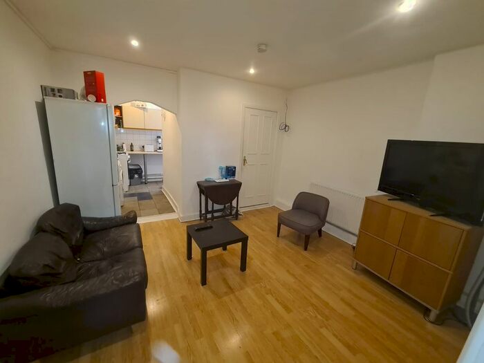 2 Bedroom Flat To Rent In Brixton Road, Brixton, SW9