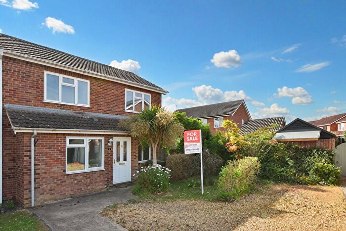 3 Bedroom Semi-Detached House For Sale In Birch Road, Stamford, PE9
