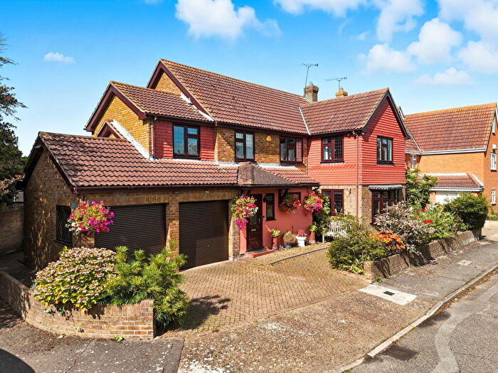 5 Bedroom Detached House For Sale In Foxes Green, Orsett, Grays, RM16