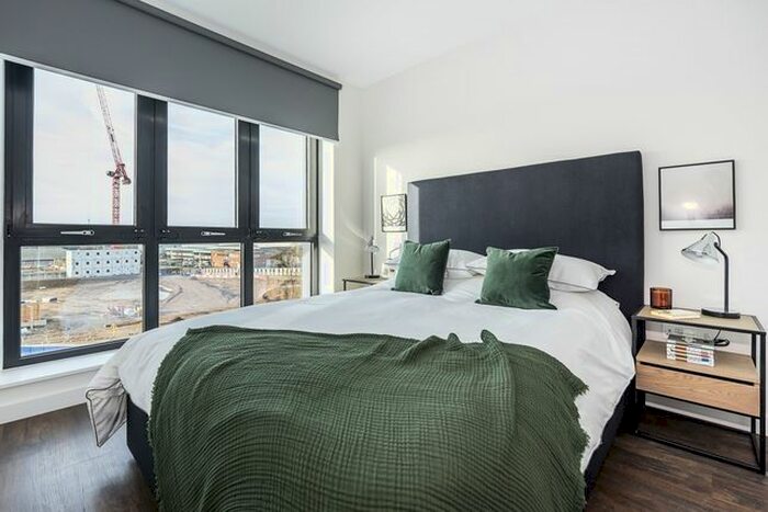 3 Bedroom Flat To Rent In Grenan Square, Greenford, UB6