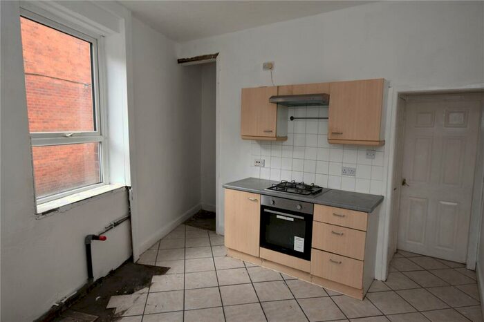 2 Bedroom End Of Terrace House For Sale In Balfour Street, Oldham, OL4