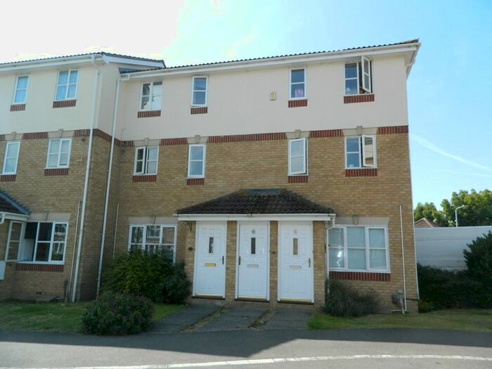2 Bedroom Maisonette To Rent In Spencer Villas, Richards Way, Cippenham, Berkshire, SL1