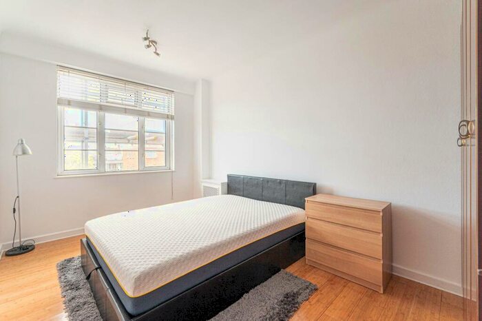 2 Bedroom Flat To Rent In Grove End Road, St John's Wood, London, NW8