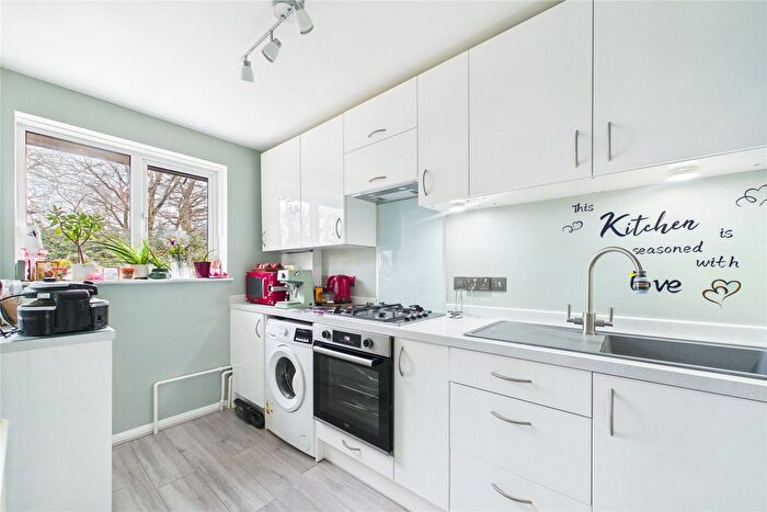 2 Bedroom Maisonette For Sale In Greenham Wood, Bracknell, Berkshire, RG12