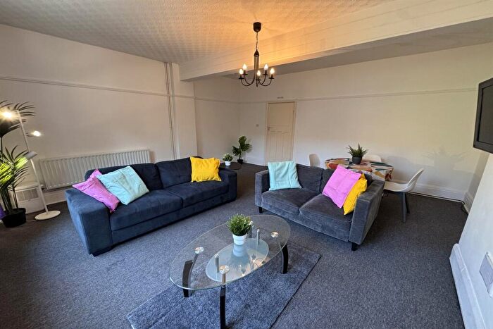 3 Bedroom Apartment To Rent In High Road, Beeston, NG9